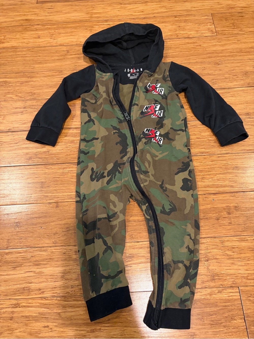 Jordan Kids Camo Hooded Footie Romper - Green & Black